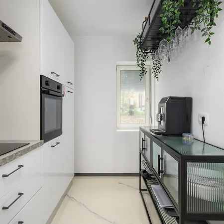 In Pore With Private Pool And