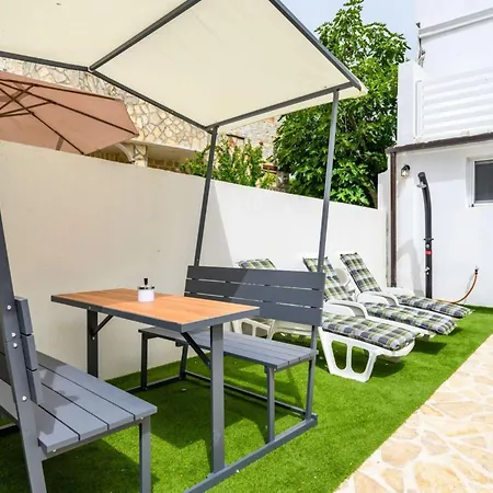 In Pore With Private Pool And Пореч