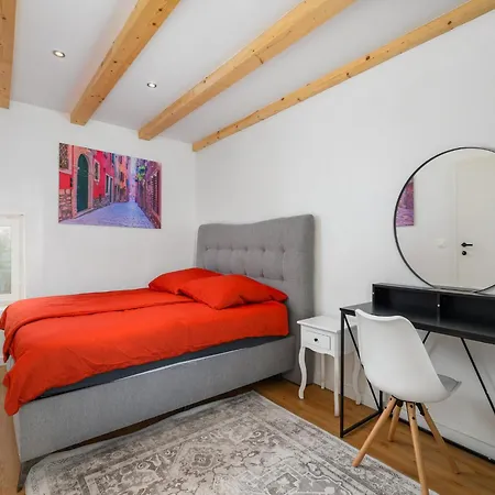 In Pore With Private Pool And * Πόρετς