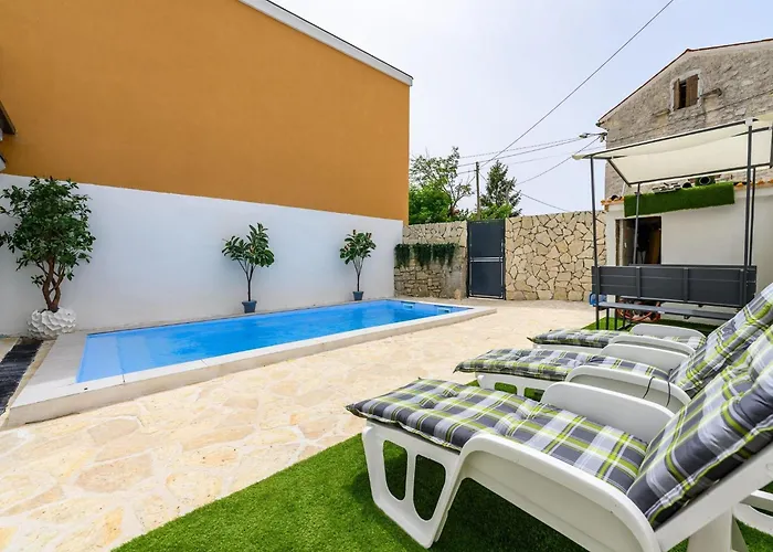 In Pore With Private Pool And Appartement *