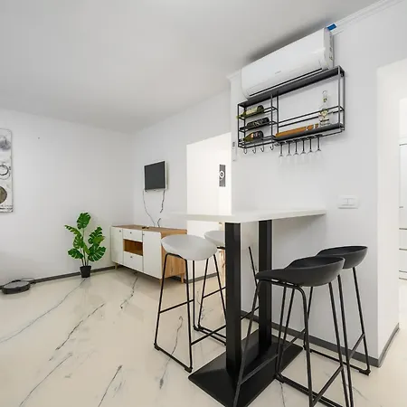 In Pore With Private Pool And * Porec