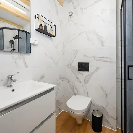 In Pore With Private Pool And Apartman *