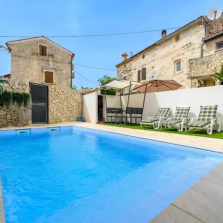 Apartamento In Pore With Private Pool And Poreč