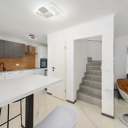 In Pore With Private Pool And Poreč