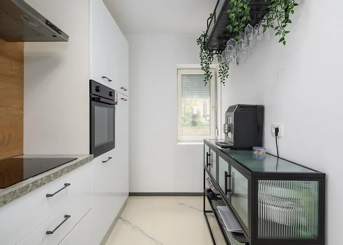 In Pore With Private Pool And