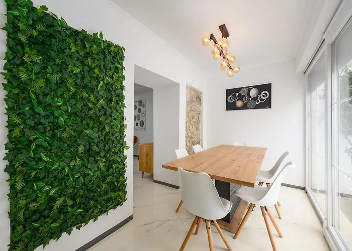 In Pore With Private Pool And Porec