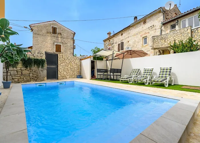 Apartament In Pore With Private Pool And Poreč