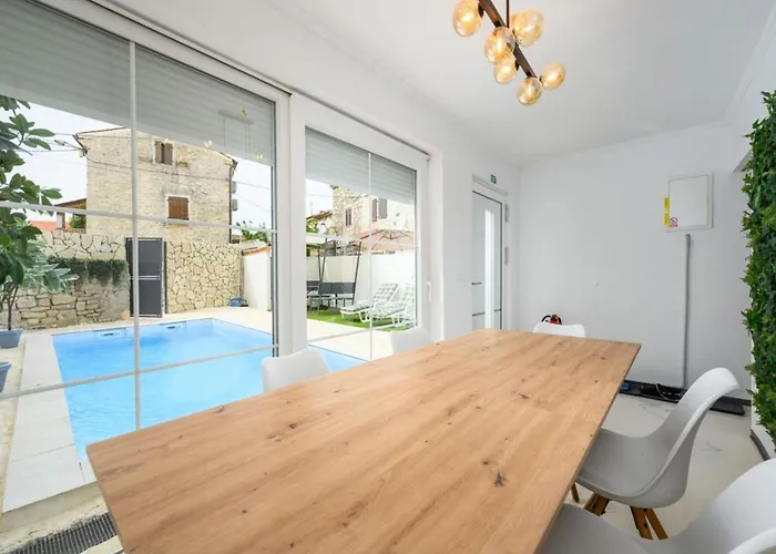 Appartamento In Pore With Private Pool And