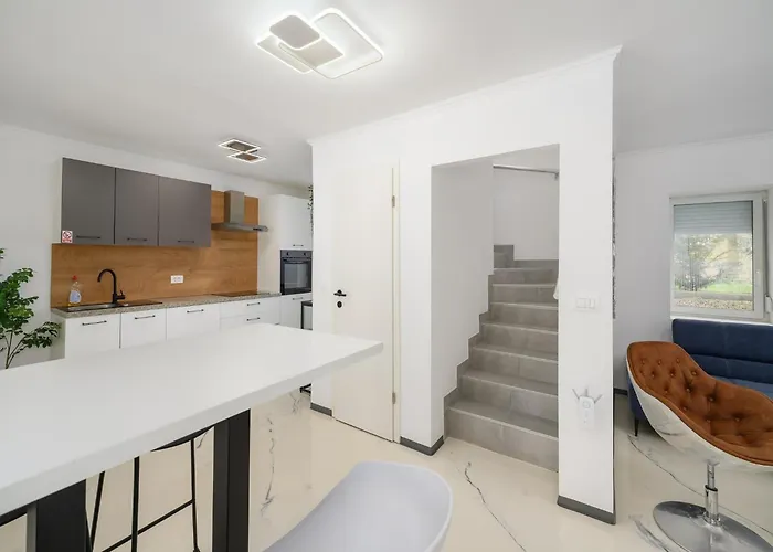 In Pore With Private Pool And Porec