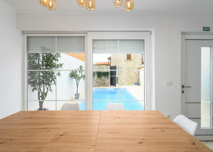 In Pore With Private Pool And Apartment Poreč